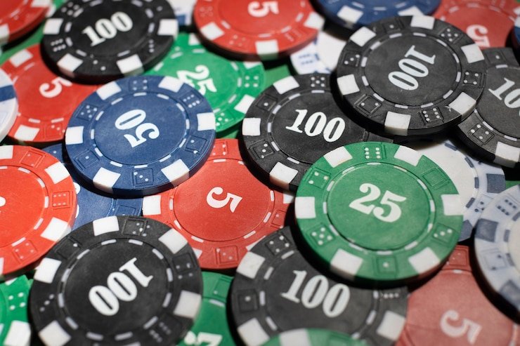 Antarmuka permainan poker rphoki dengan kartu pemain, pot, dan kontrol pertaruhan